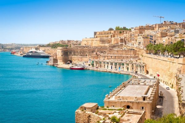 Malta trả tiền cho khách du lịch